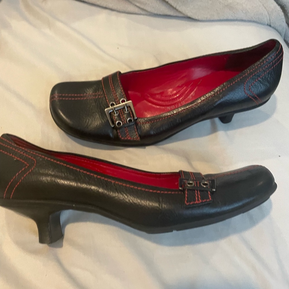Kenneth Cole reaction kitten heels